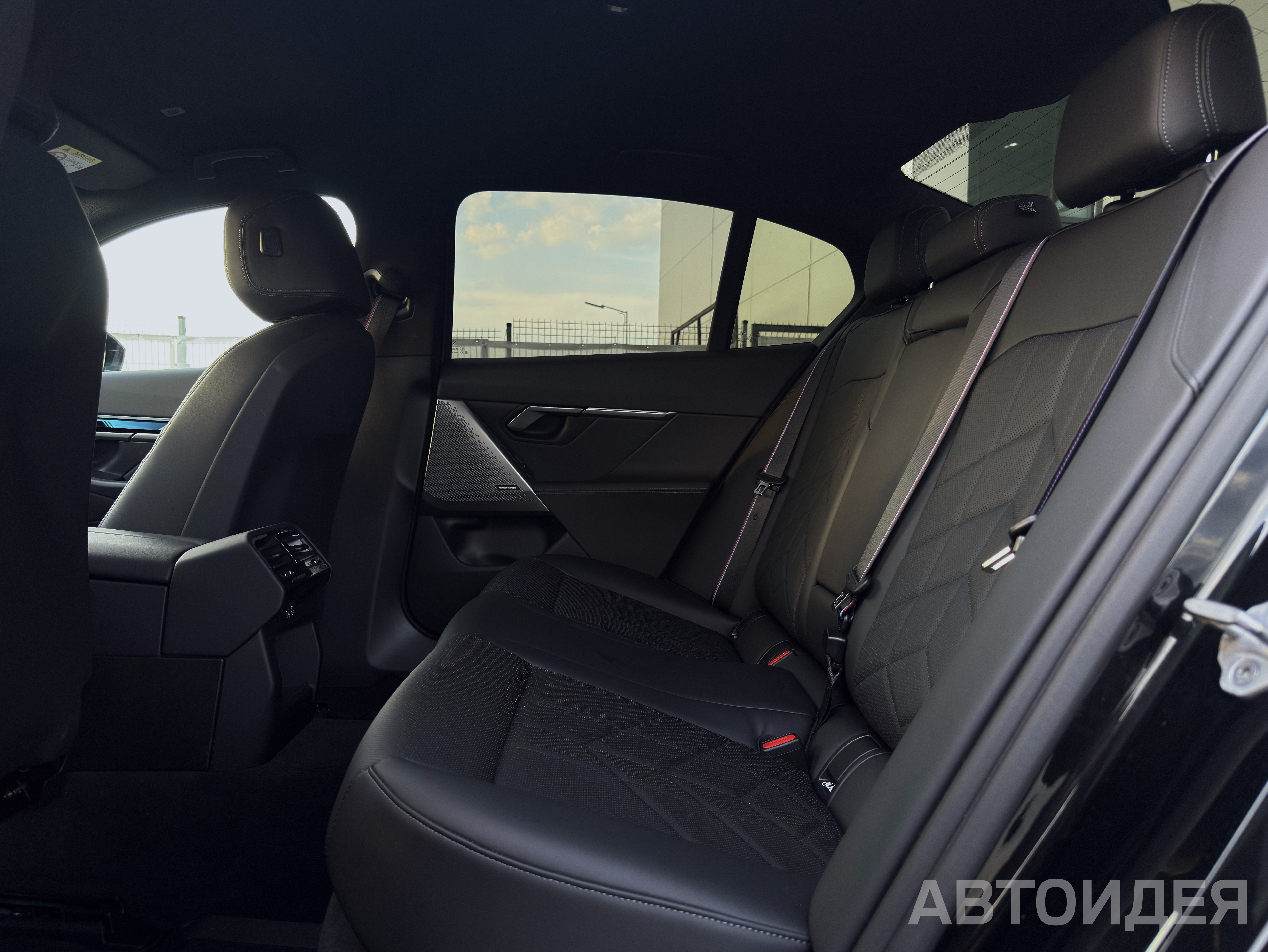 BMW 520d xDrive Черный Сапфир металлик фото 15