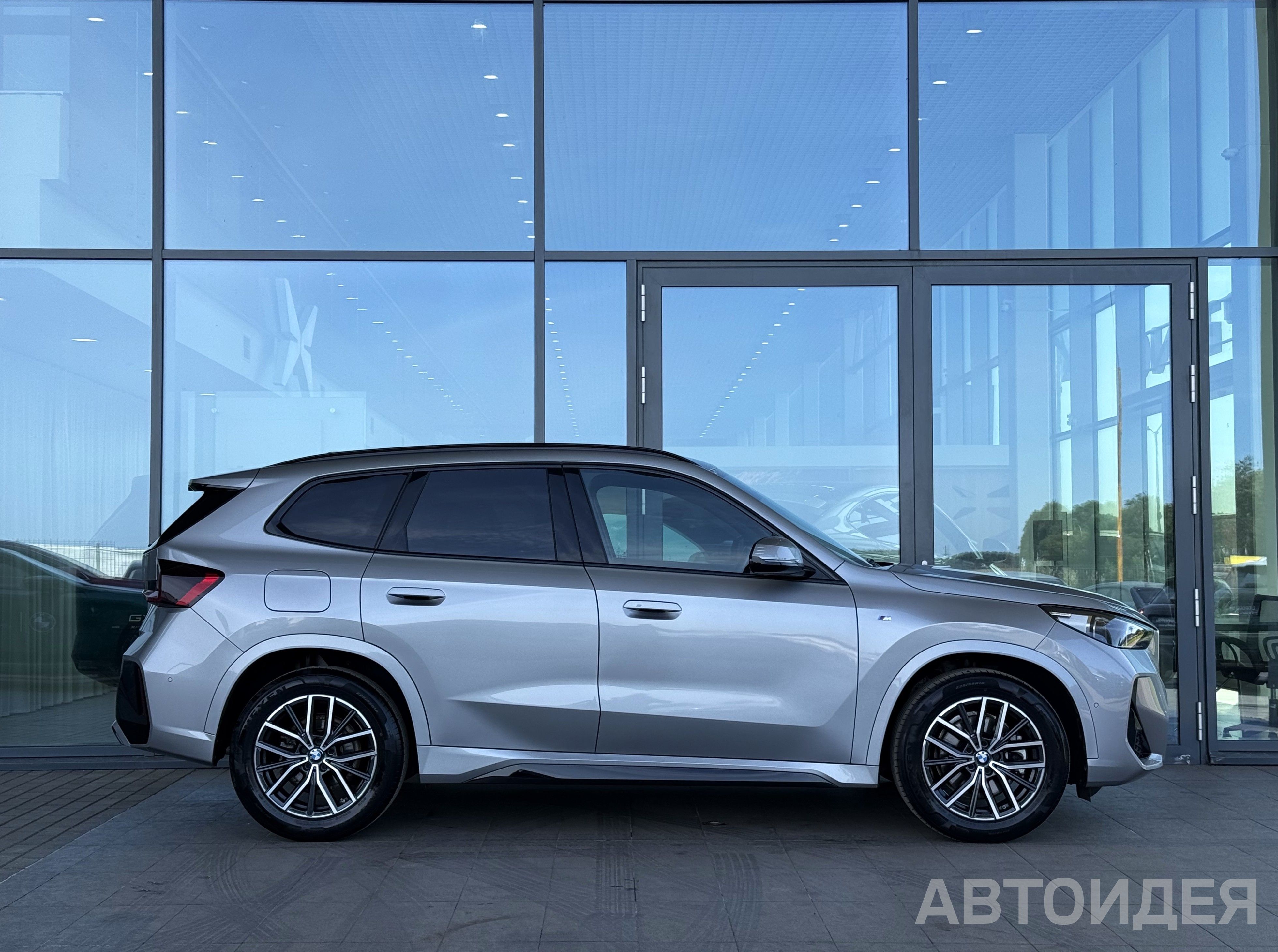 BMW X1 sDrive20i  фото 2
