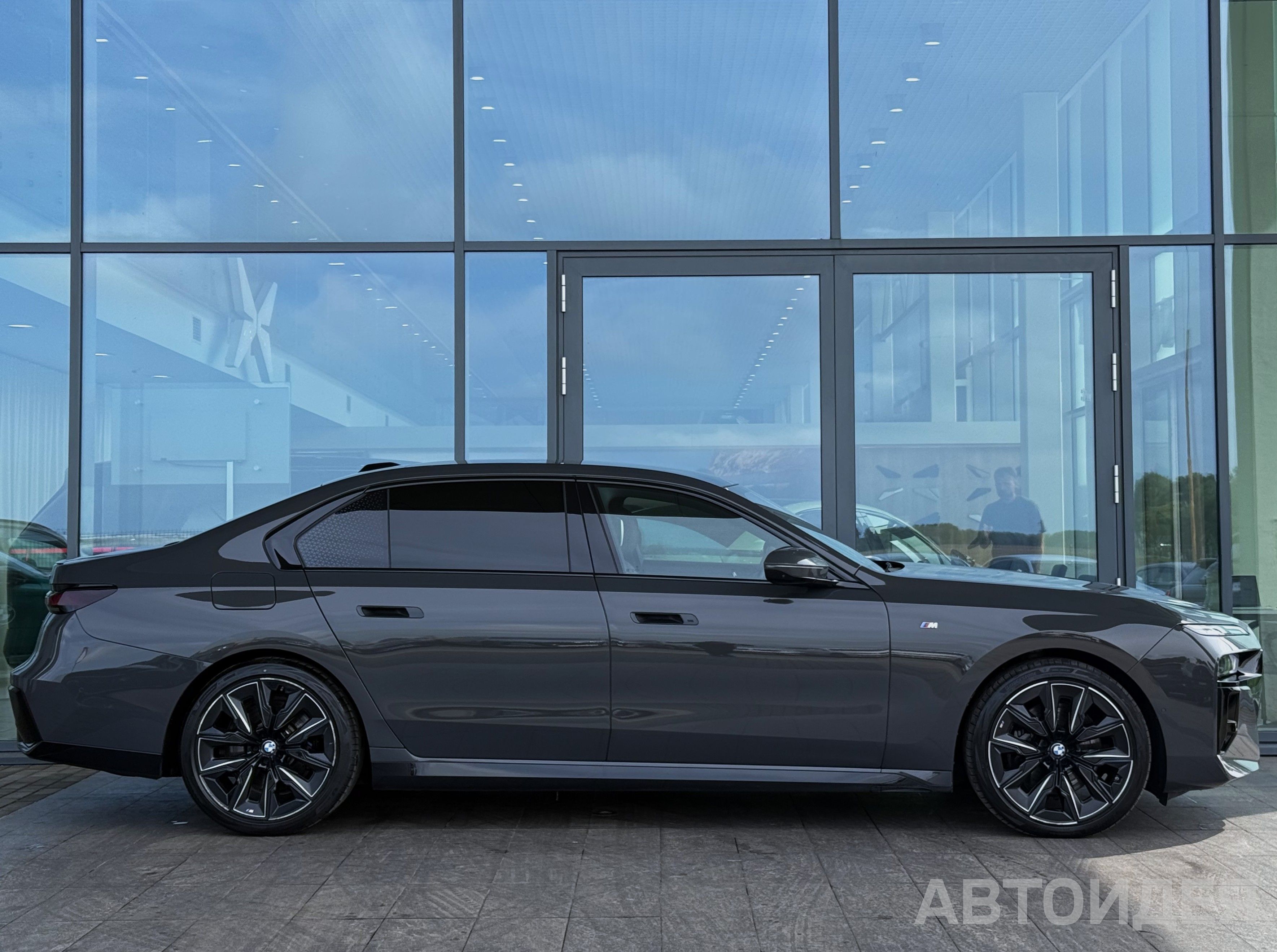 BMW 740d xDrive Серый Дравит металлик фото 2