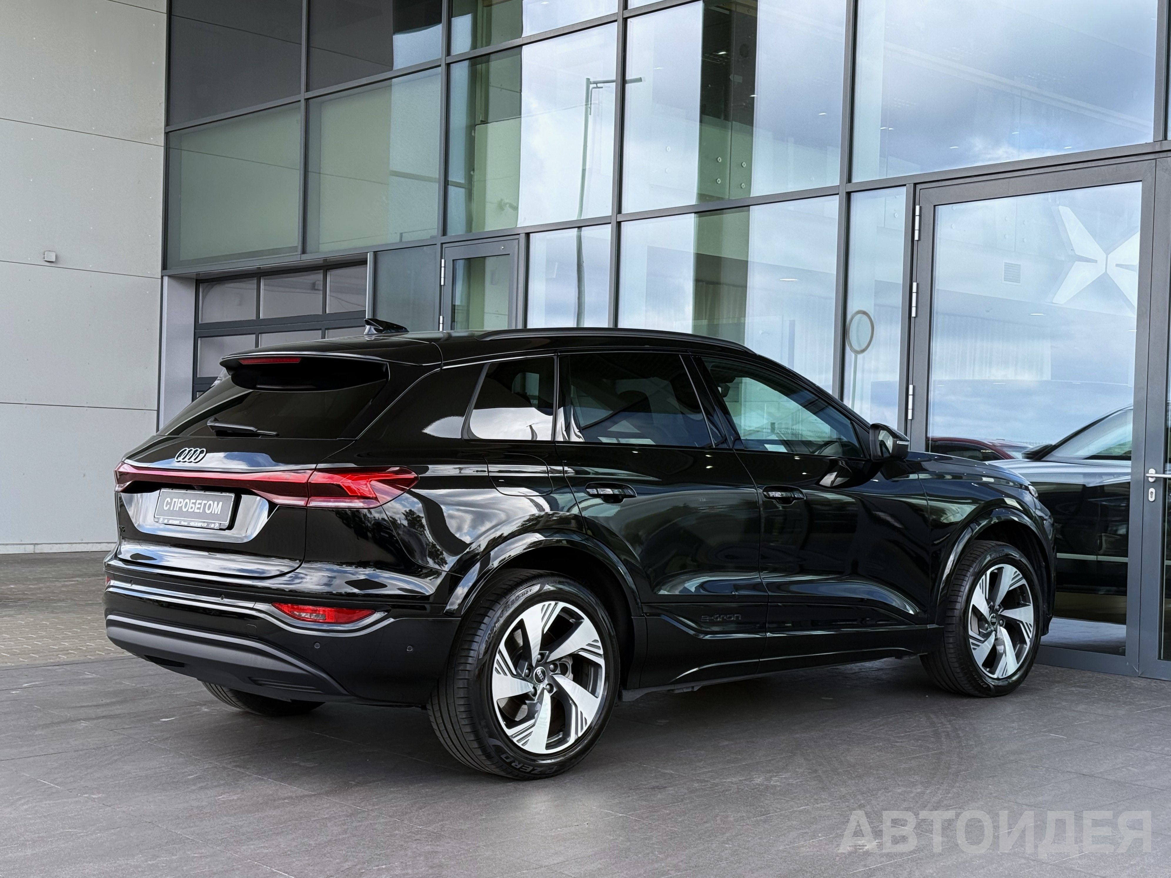 AUDI Q6 ETRON - 100.0 kWh quattro (388 л.с.)  фото 3