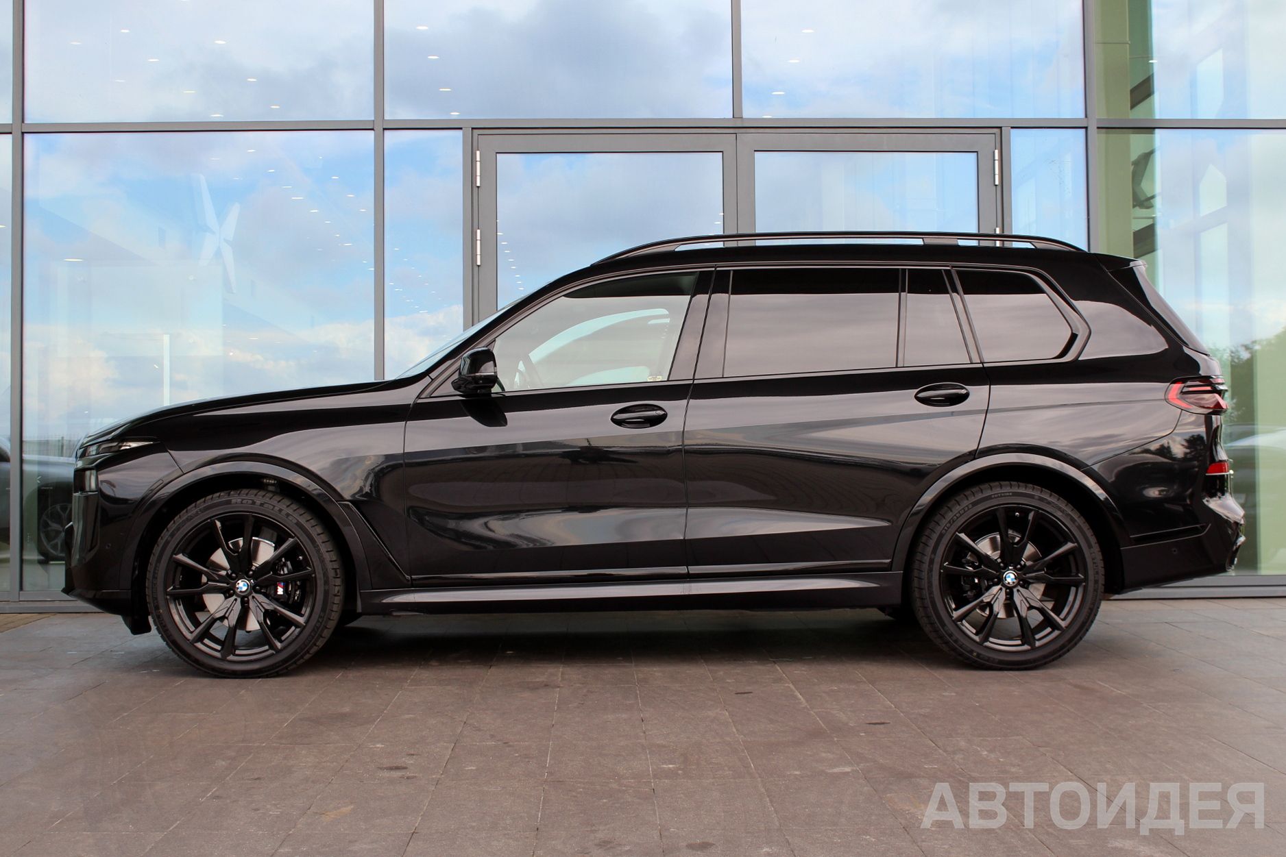 BMW X7 xDrive40i Черный Сапфир металлик фото 2