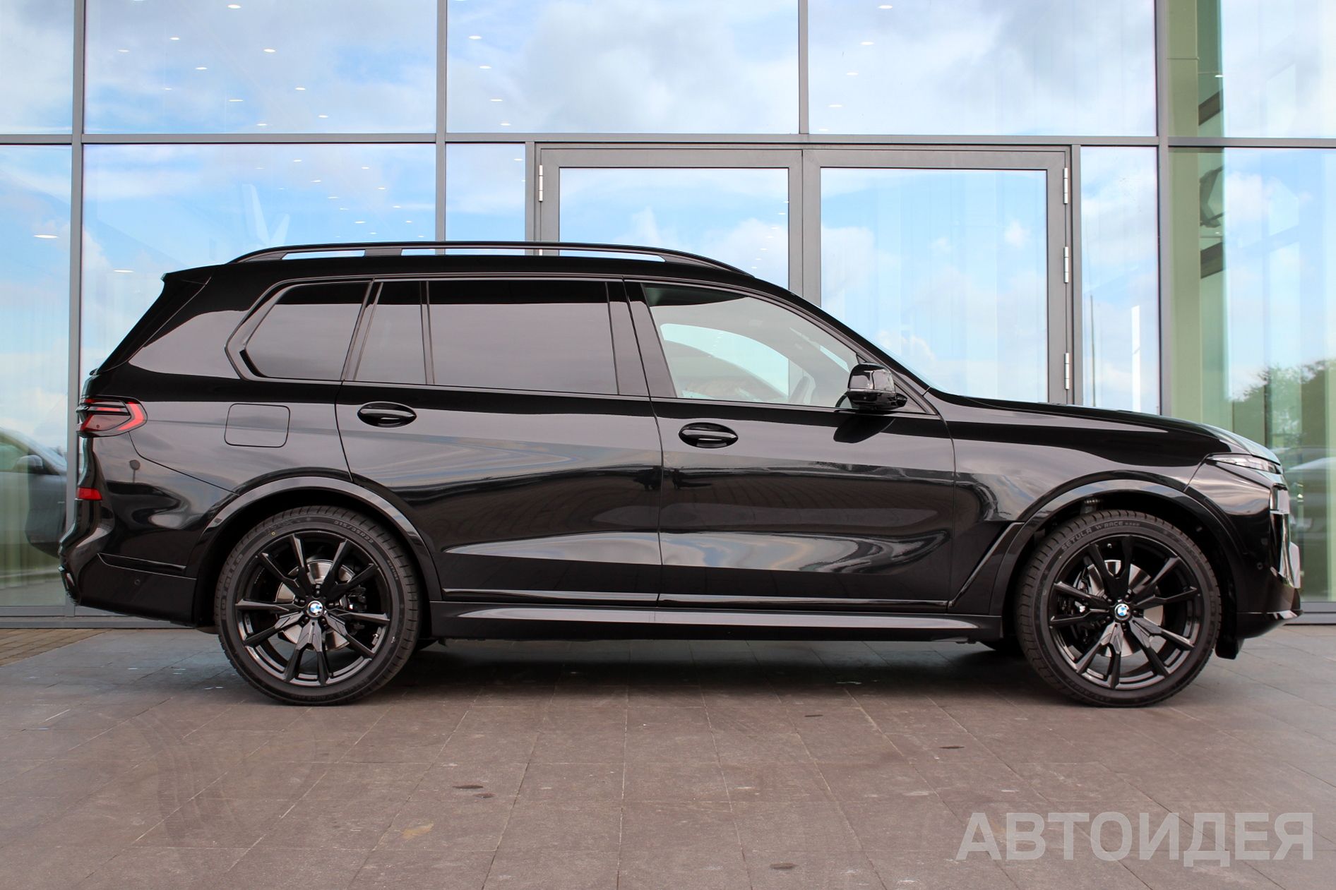 BMW X7 xDrive40i Черный Сапфир металлик фото 3