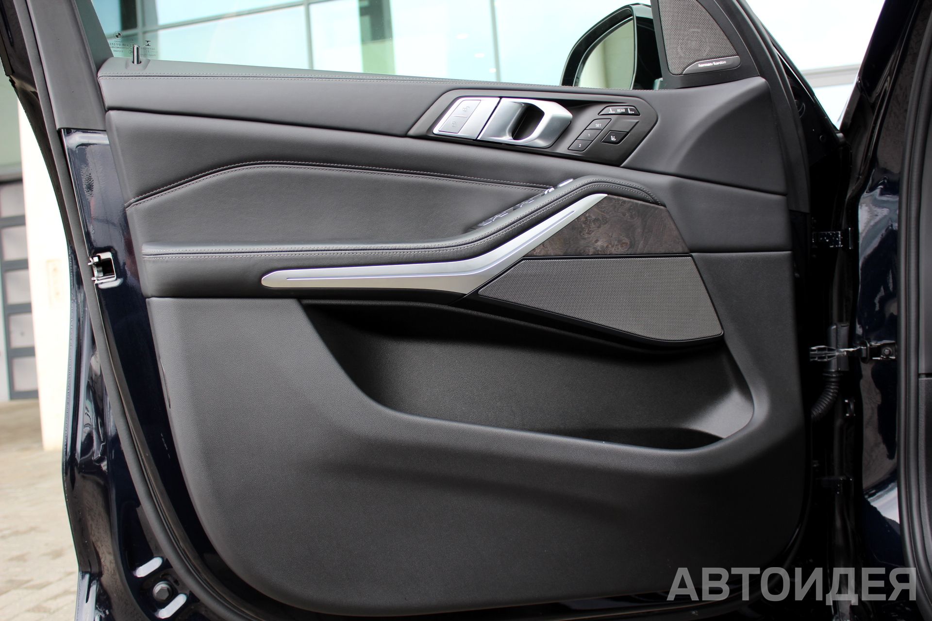 BMW X7 xDrive30d Черный Карбон металлик фото 21