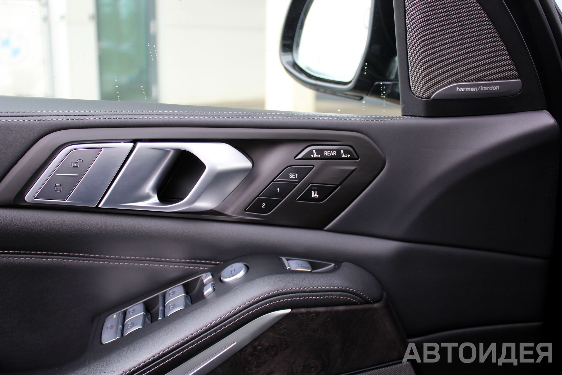 BMW X7 xDrive30d Черный Карбон металлик фото 22