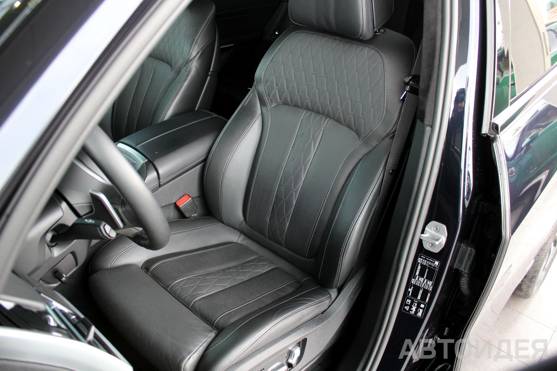 BMW X7 xDrive30d Черный Карбон металлик фото 24