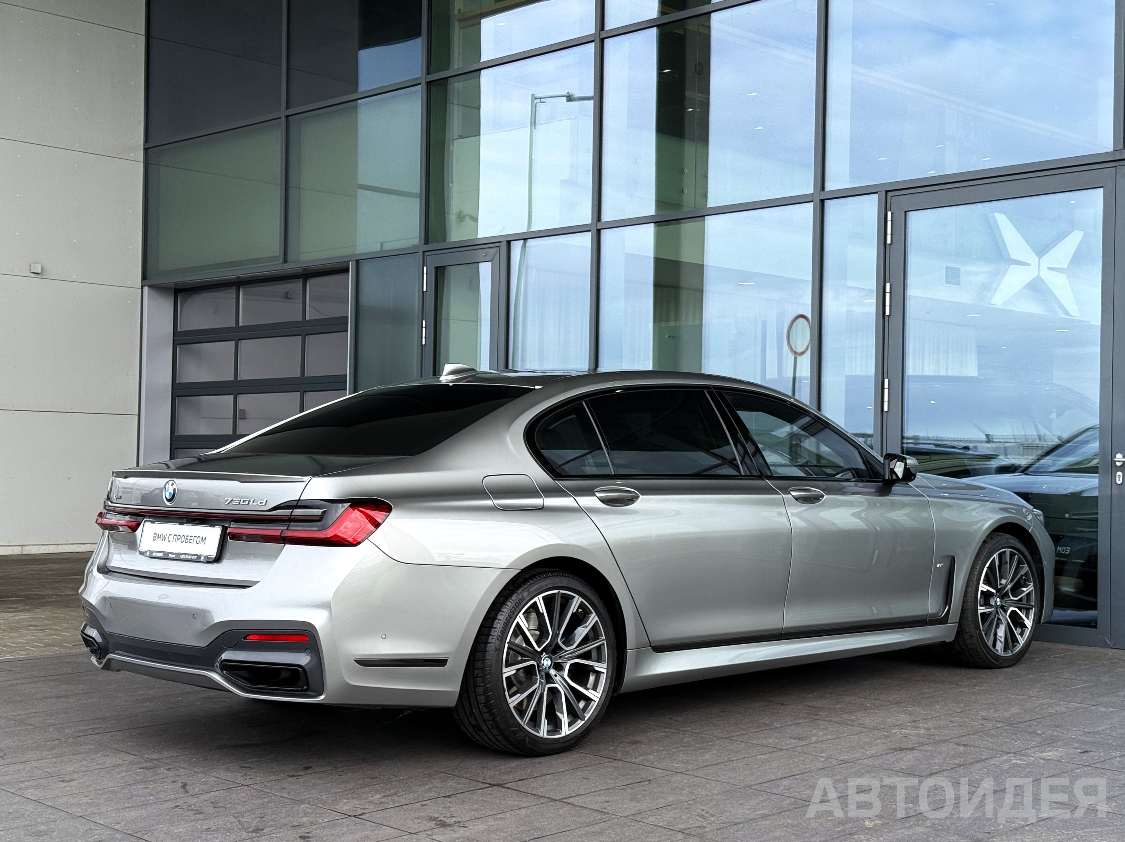 BMW 730Ld xDrive Sedan Серый Донингтон фото 2