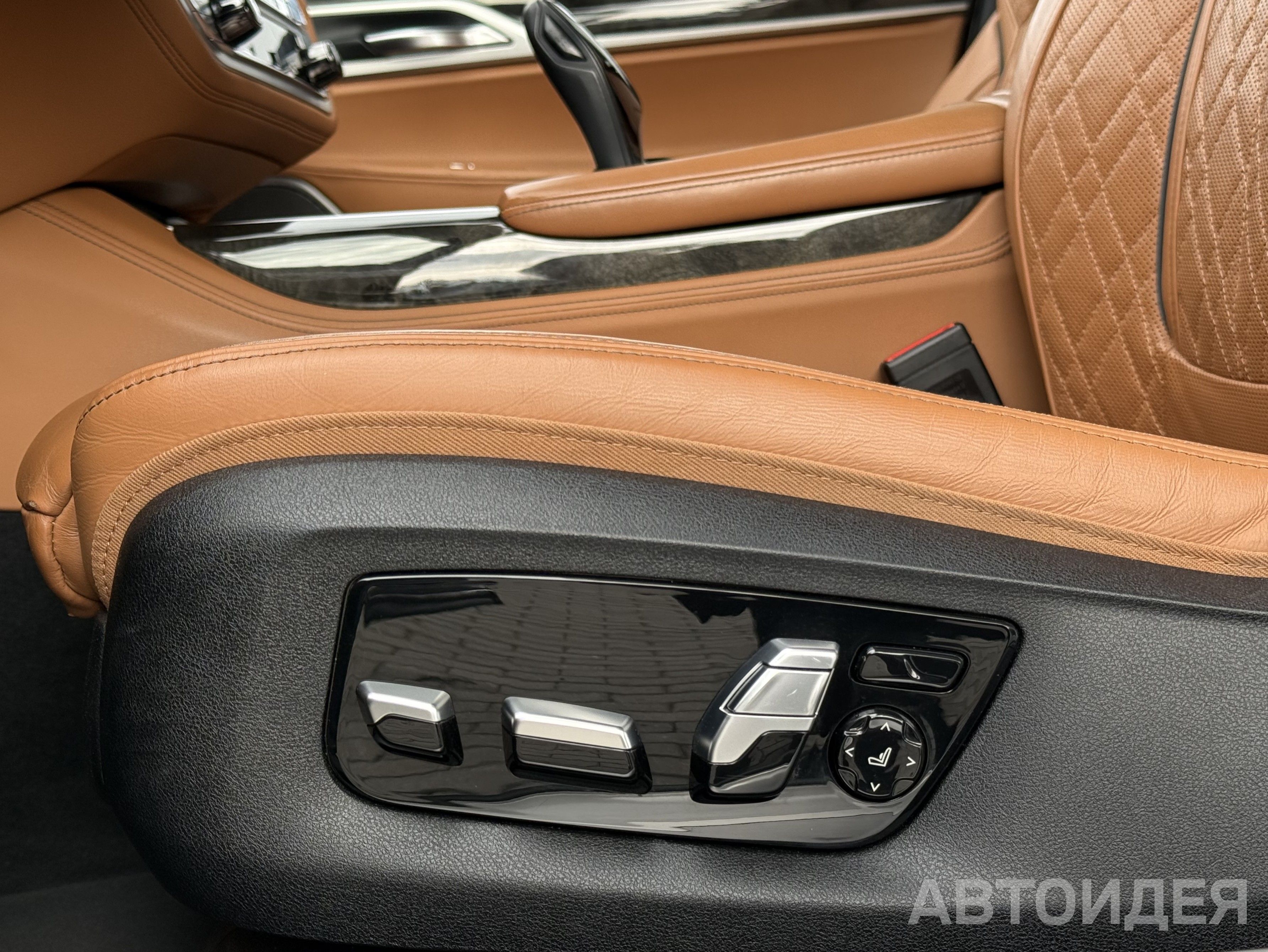 BMW 730Ld xDrive Sedan Серый Донингтон фото 12