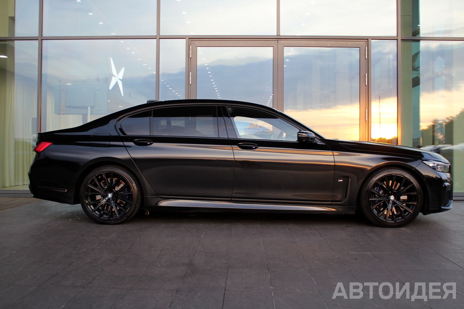 BMW 740Ld xDrive Sedan Черный Сапфир металлик фото 3