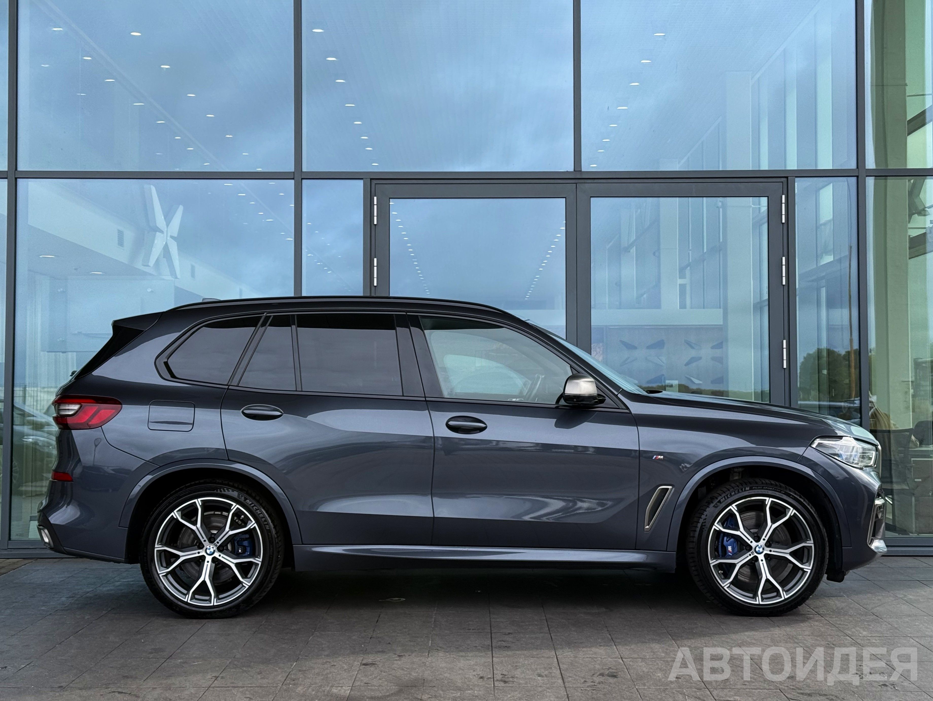 BMW X5 M50d Арктический Серый фото 2