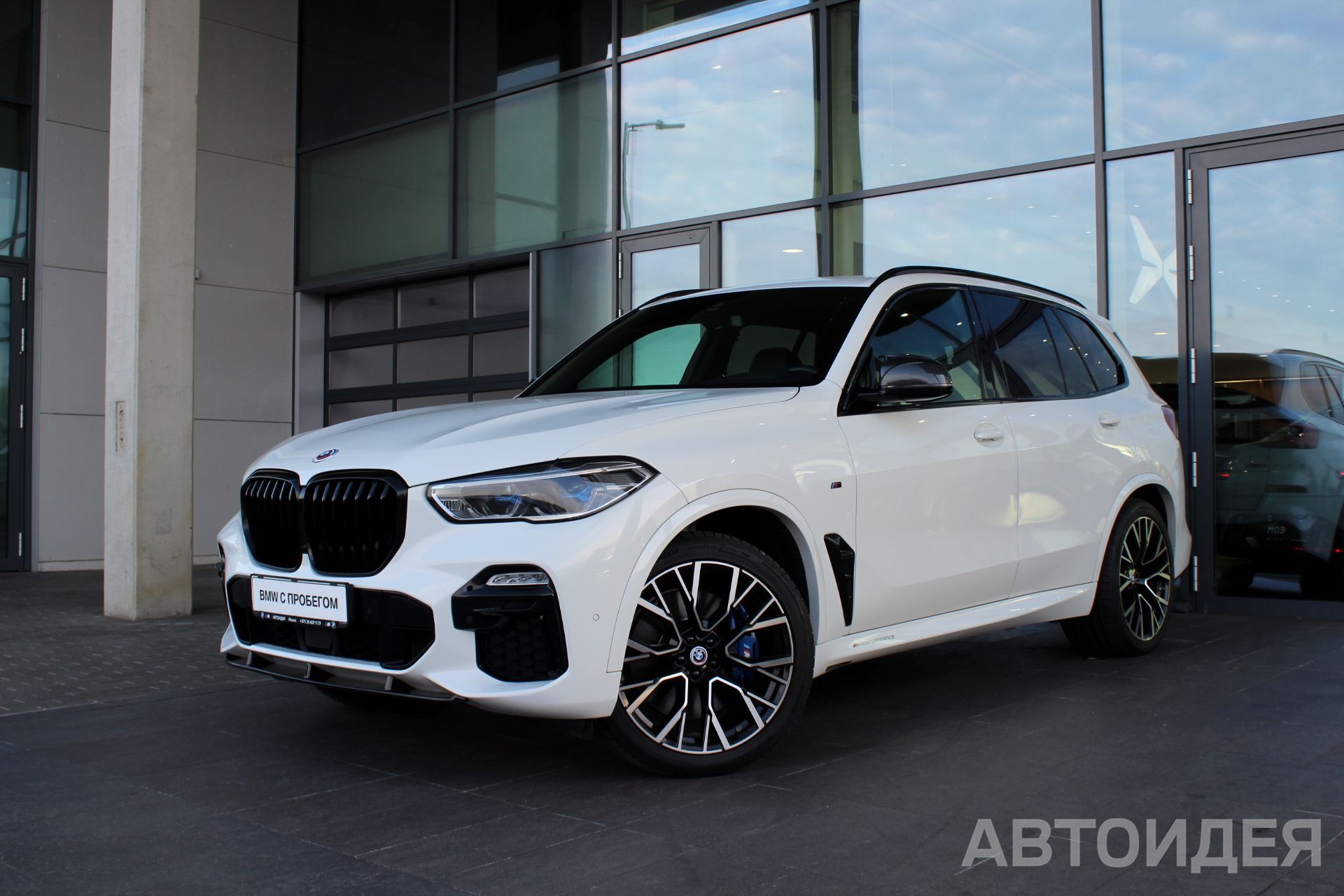 BMW X5 M50d Белоснежный неметаллик