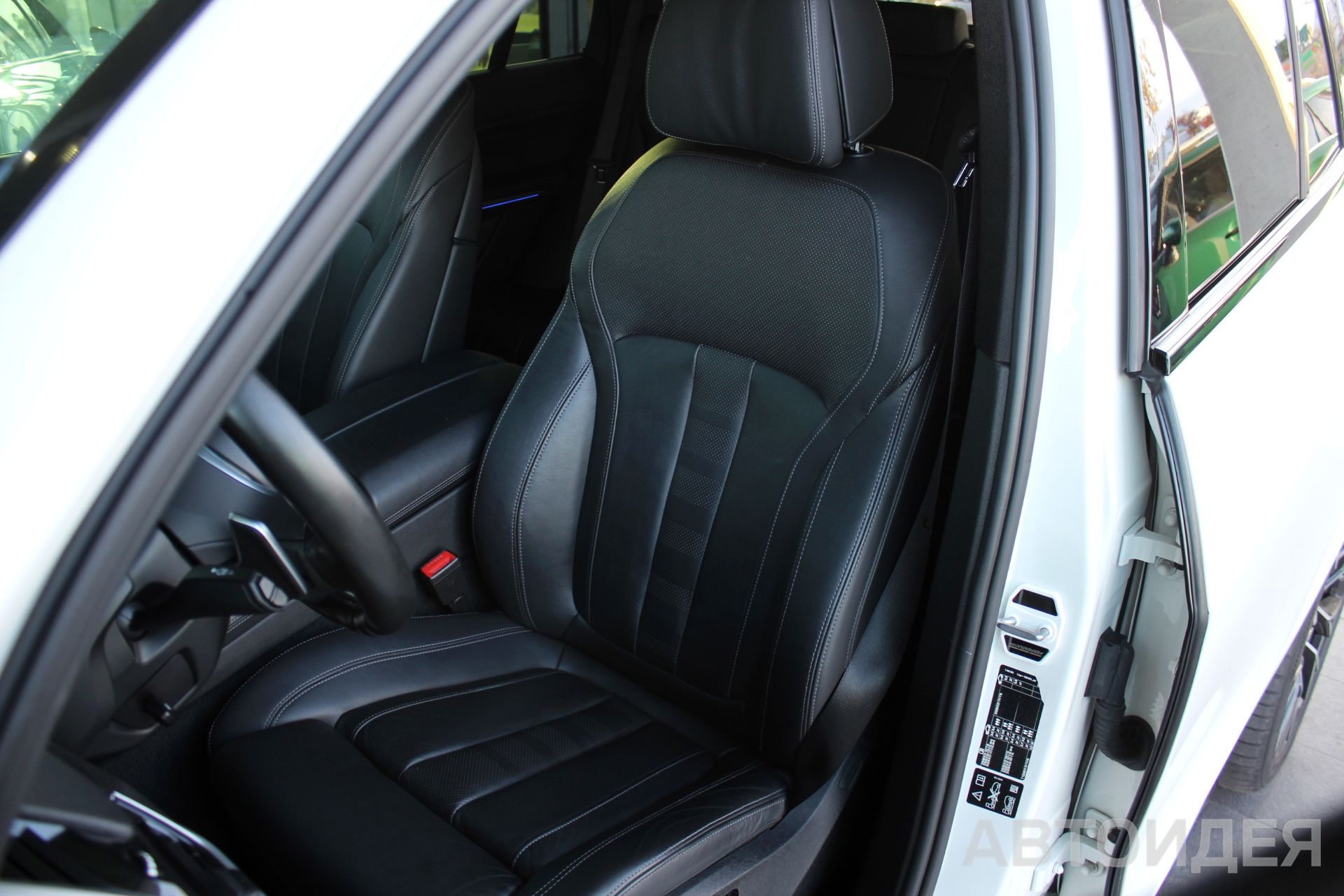 BMW X5 M50d Белоснежный неметаллик фото 20