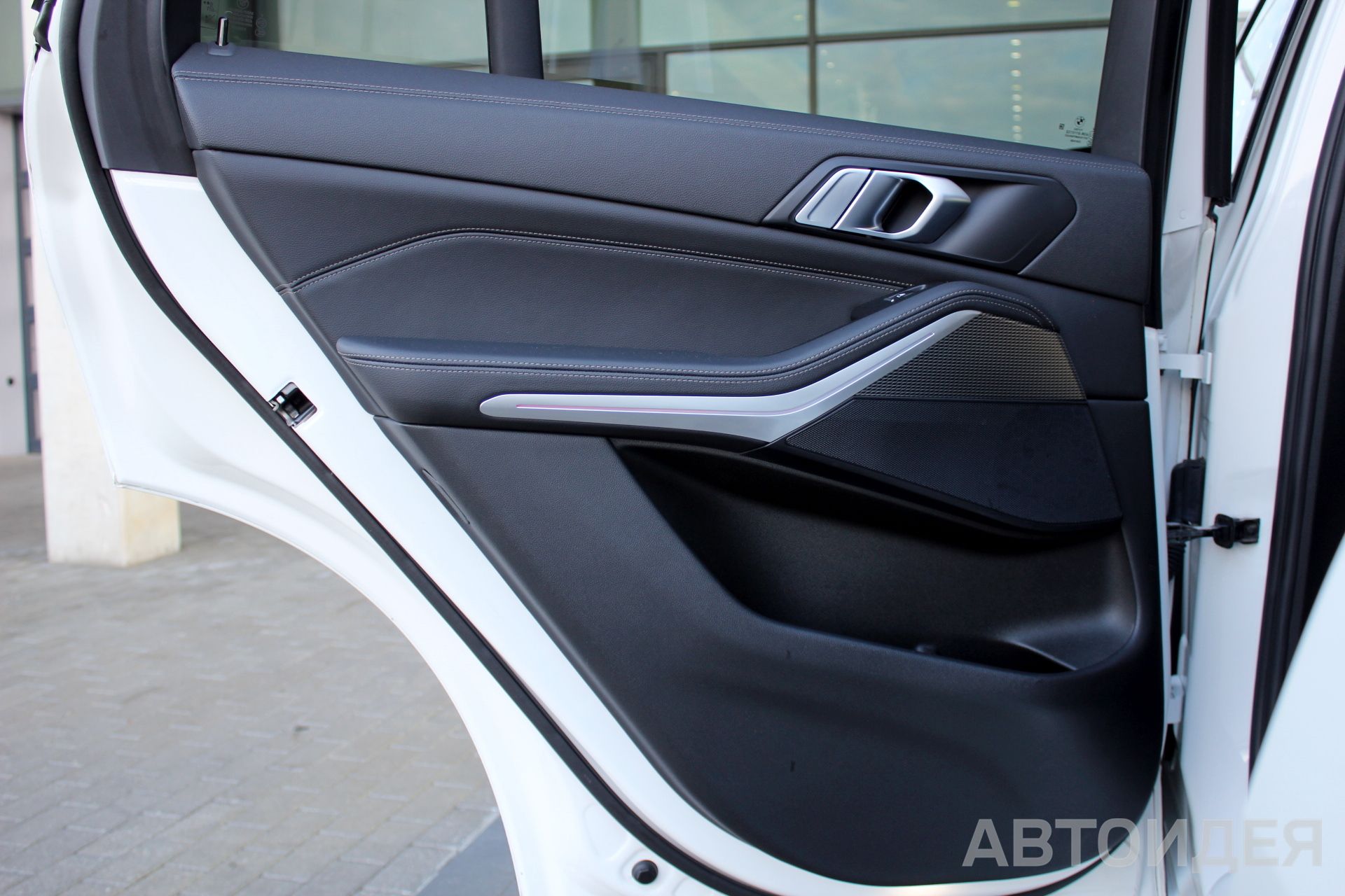 BMW X5 M50d Белоснежный неметаллик фото 22