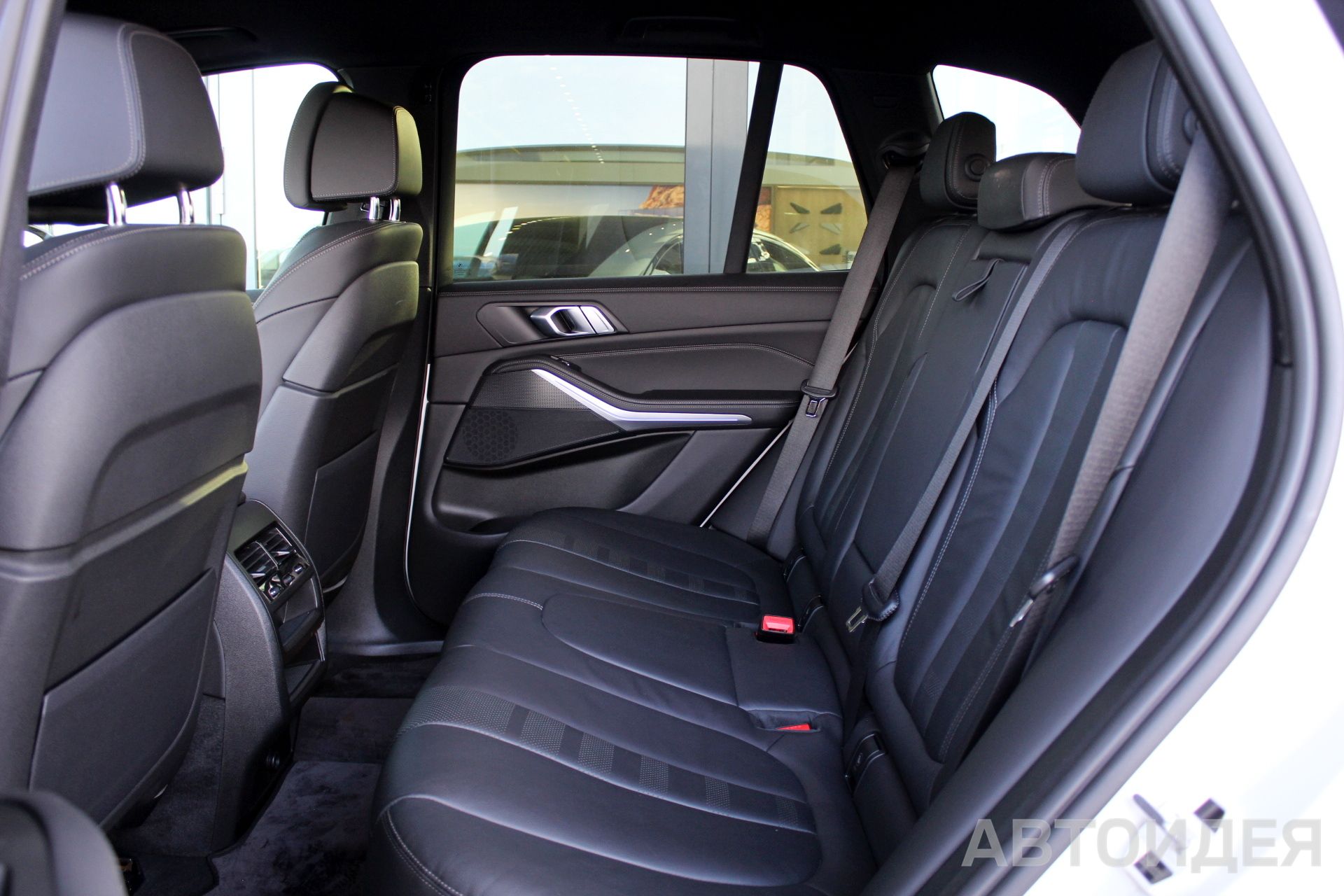 BMW X5 M50d Белоснежный неметаллик фото 23