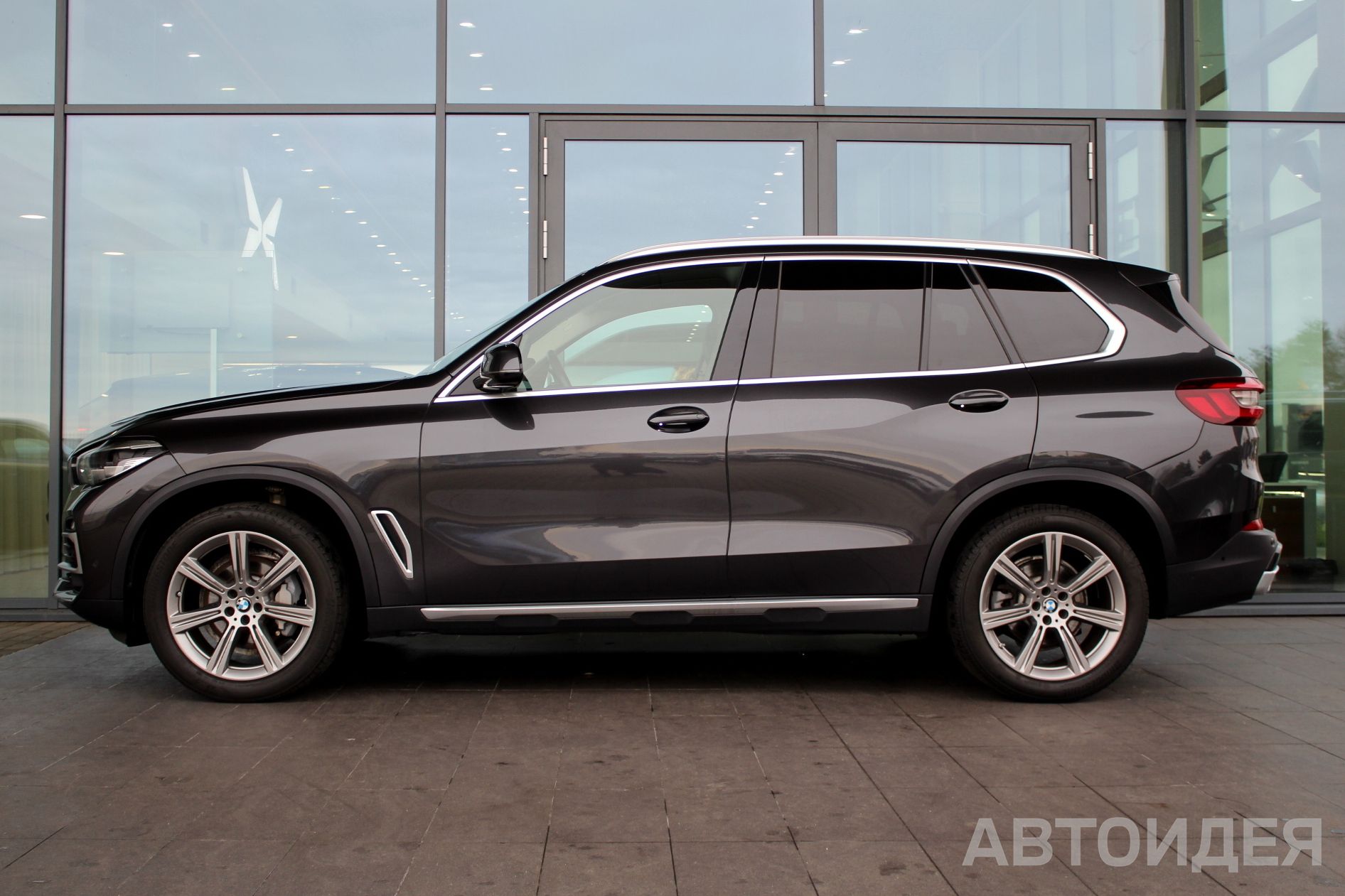 BMW X5 xDrive 25d Серый софисто с бриллиантовым эффектом фото 2