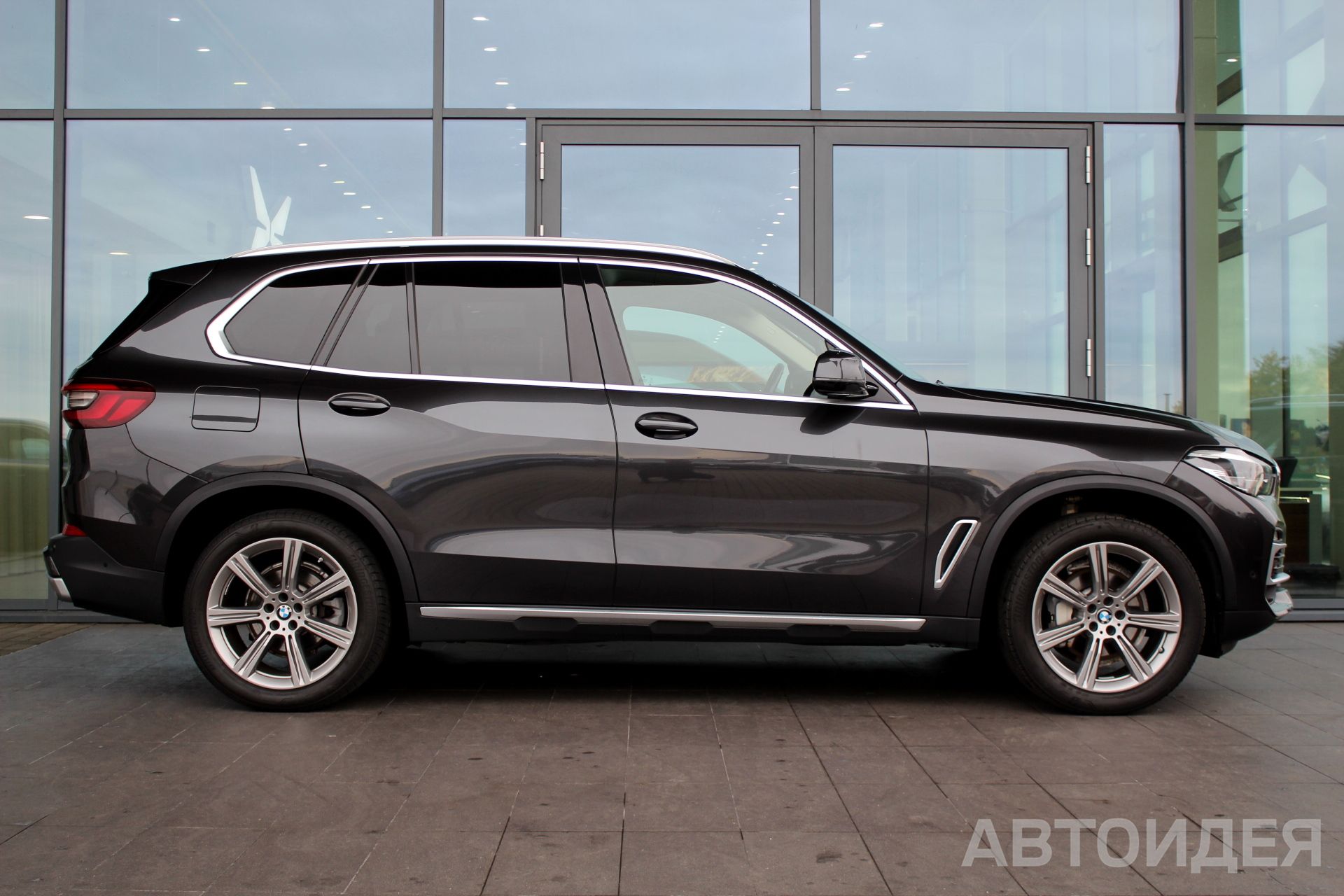 BMW X5 xDrive 25d Серый софисто с бриллиантовым эффектом фото 3