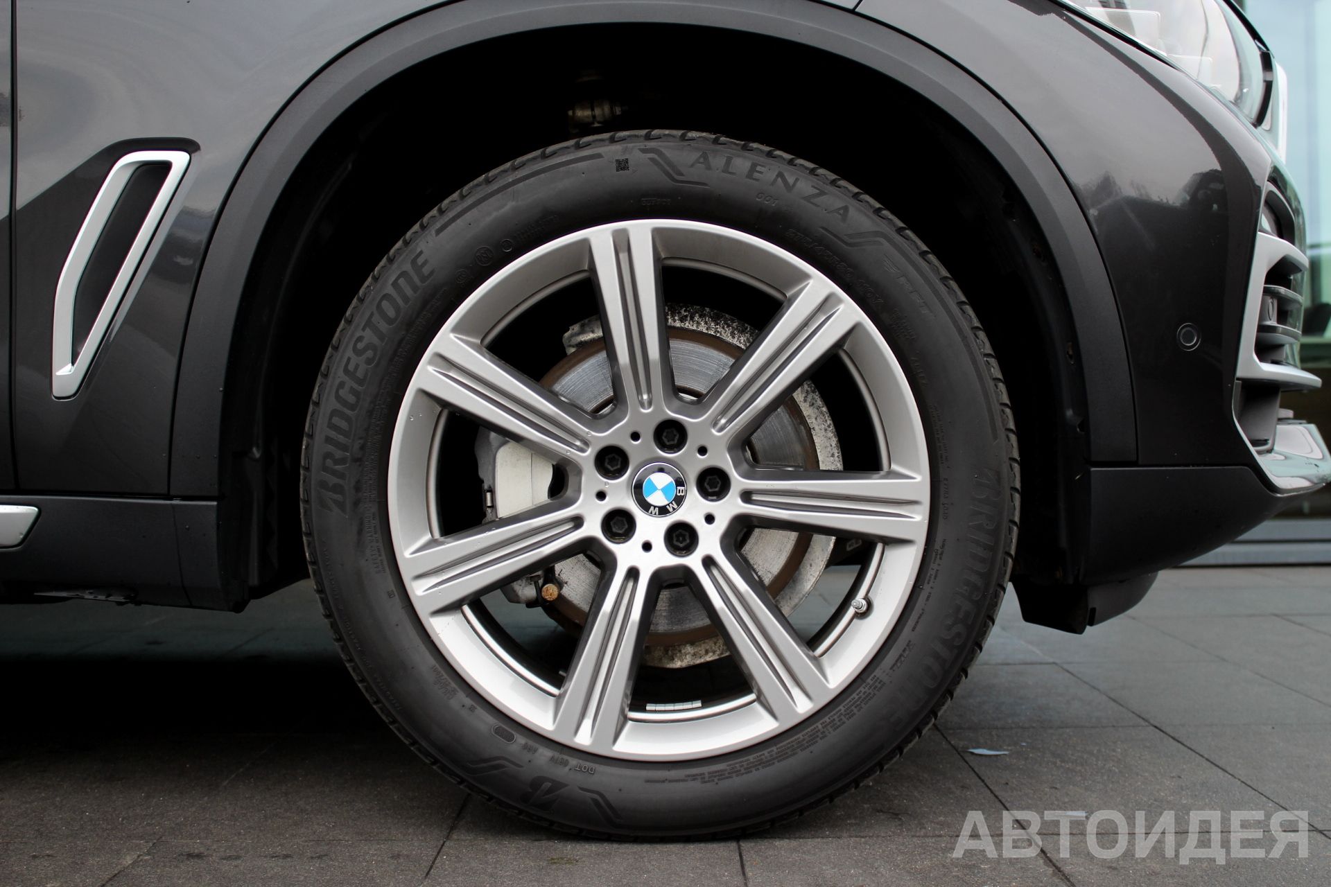 BMW X5 xDrive 25d Серый софисто с бриллиантовым эффектом фото 6