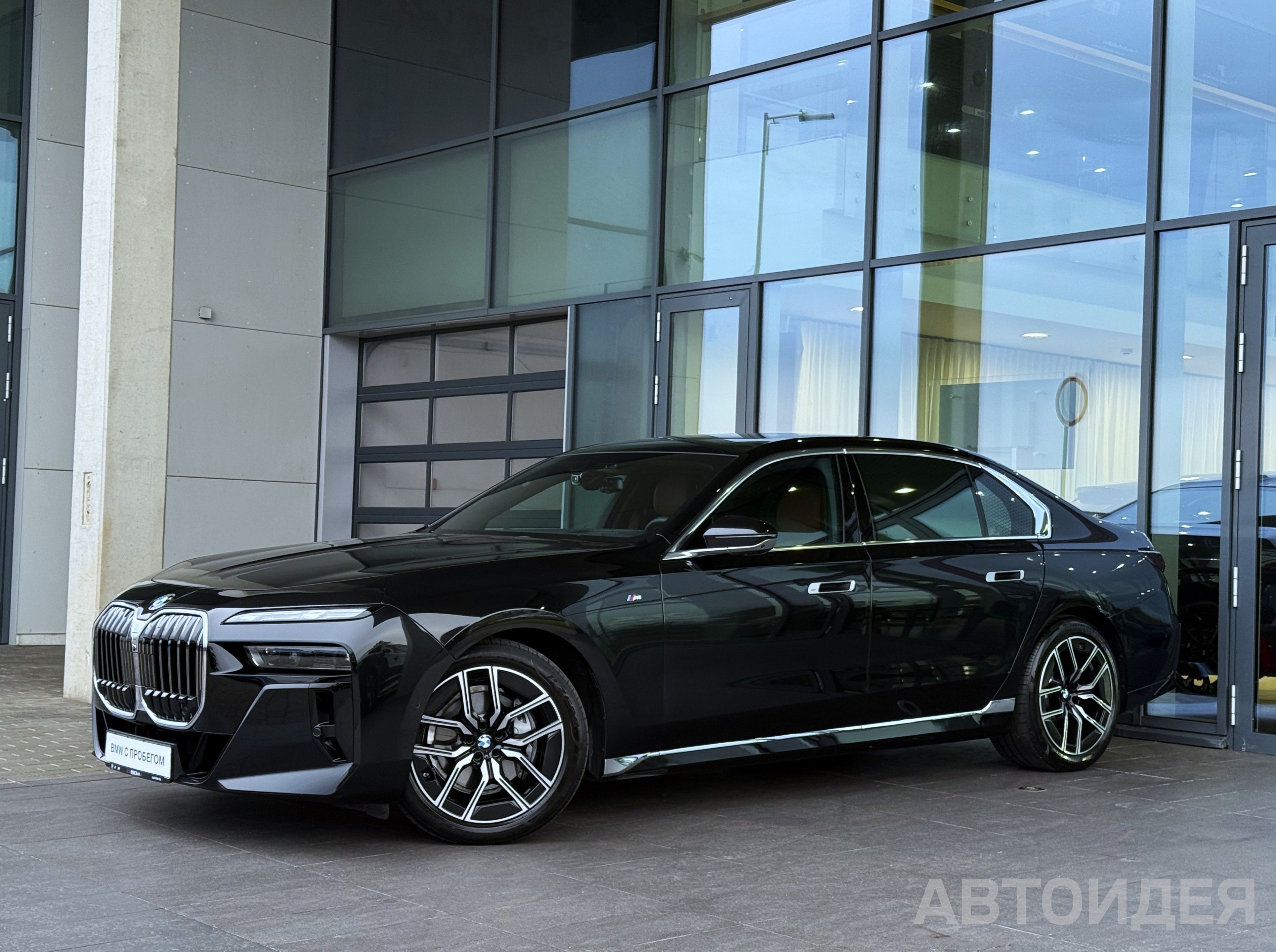 BMW 740d xDrive Черный Сапфир металлик