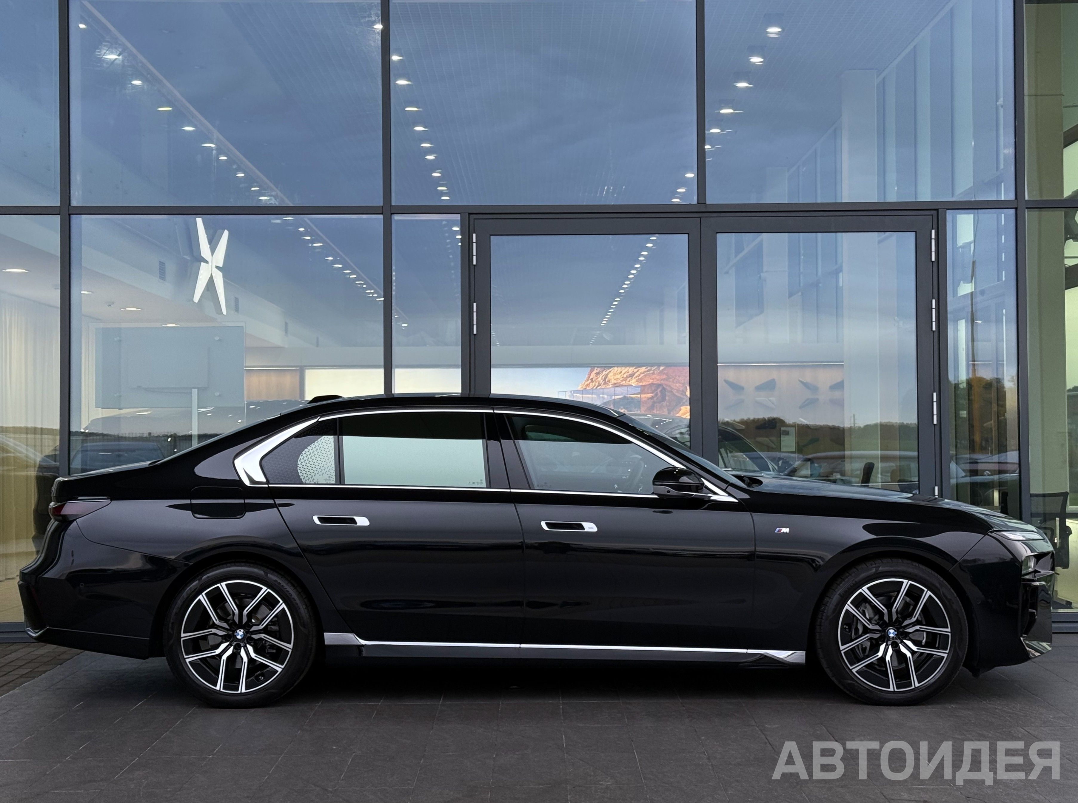 BMW 740d xDrive Черный Сапфир металлик фото 2