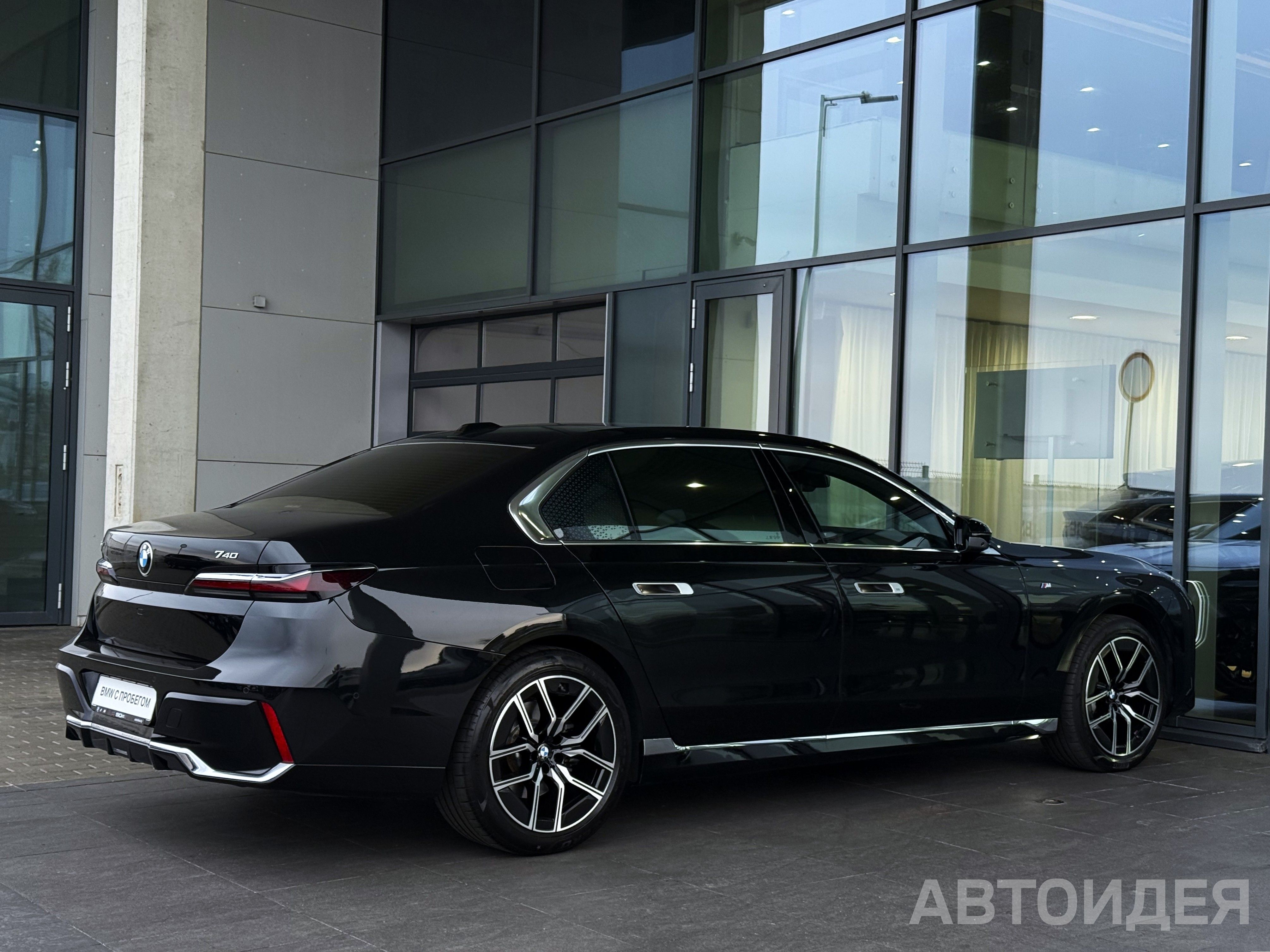 BMW 740d xDrive Черный Сапфир металлик фото 3