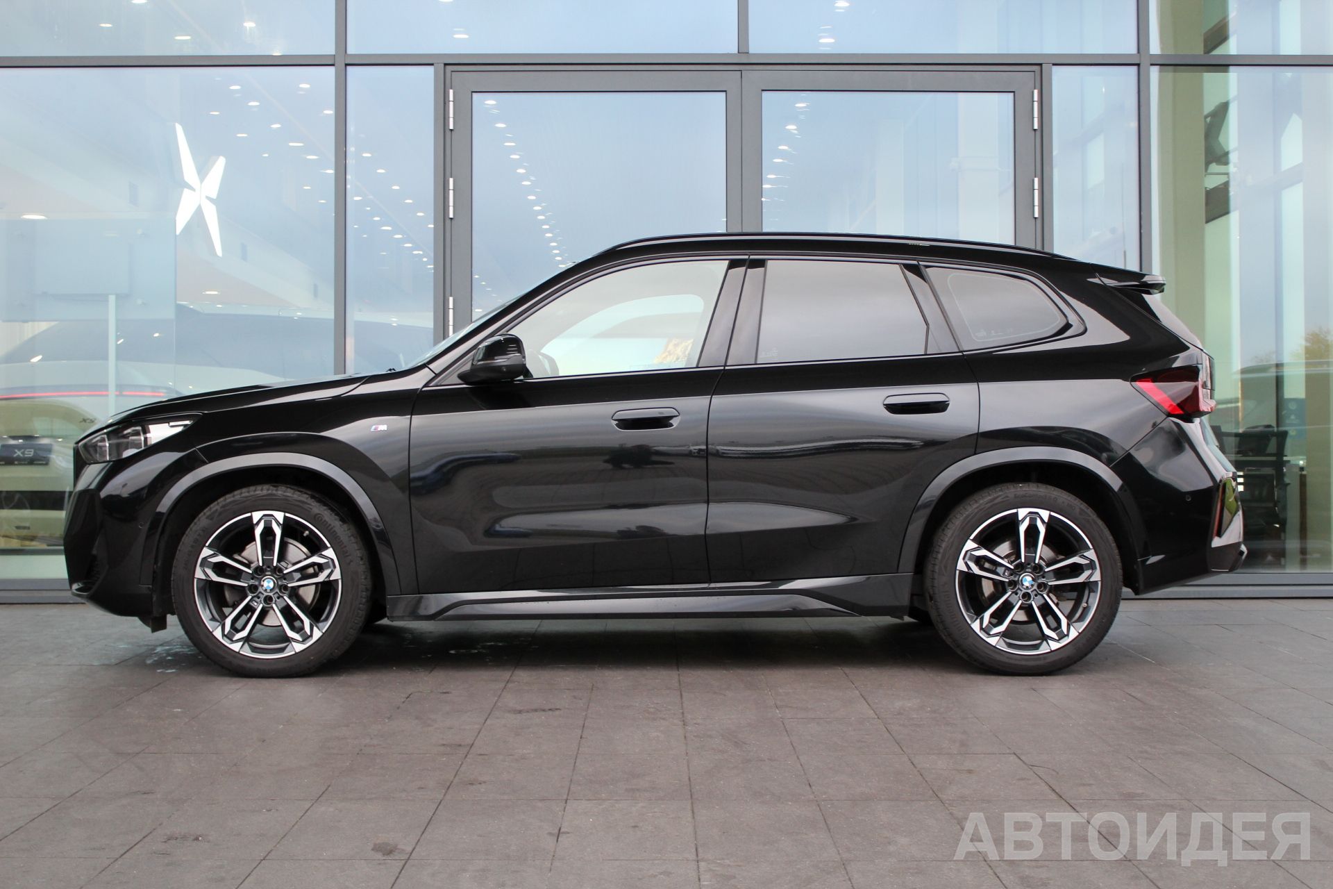 BMW X1 xDrive20i  фото 2