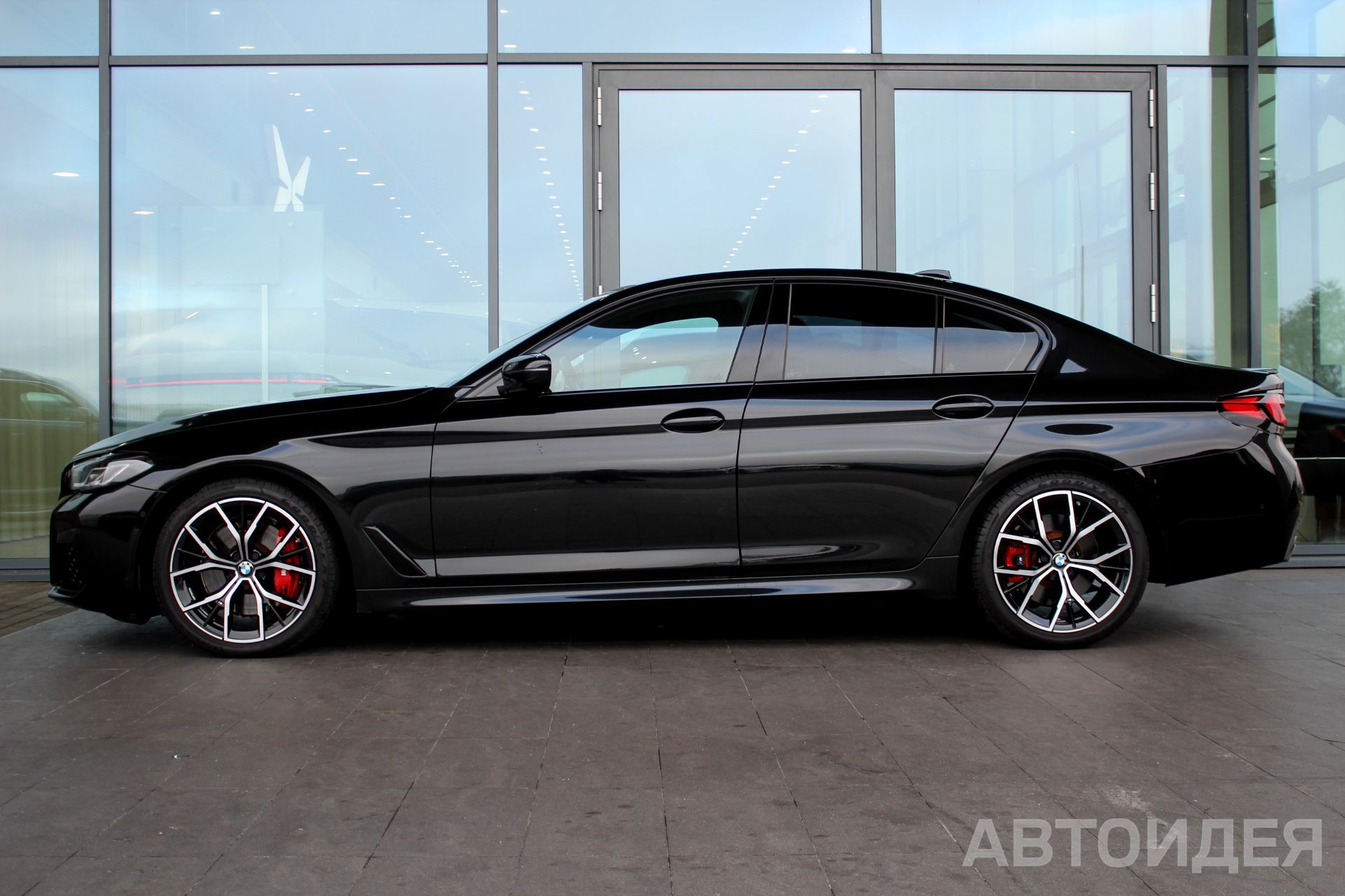 BMW 530i xDrive  фото 2