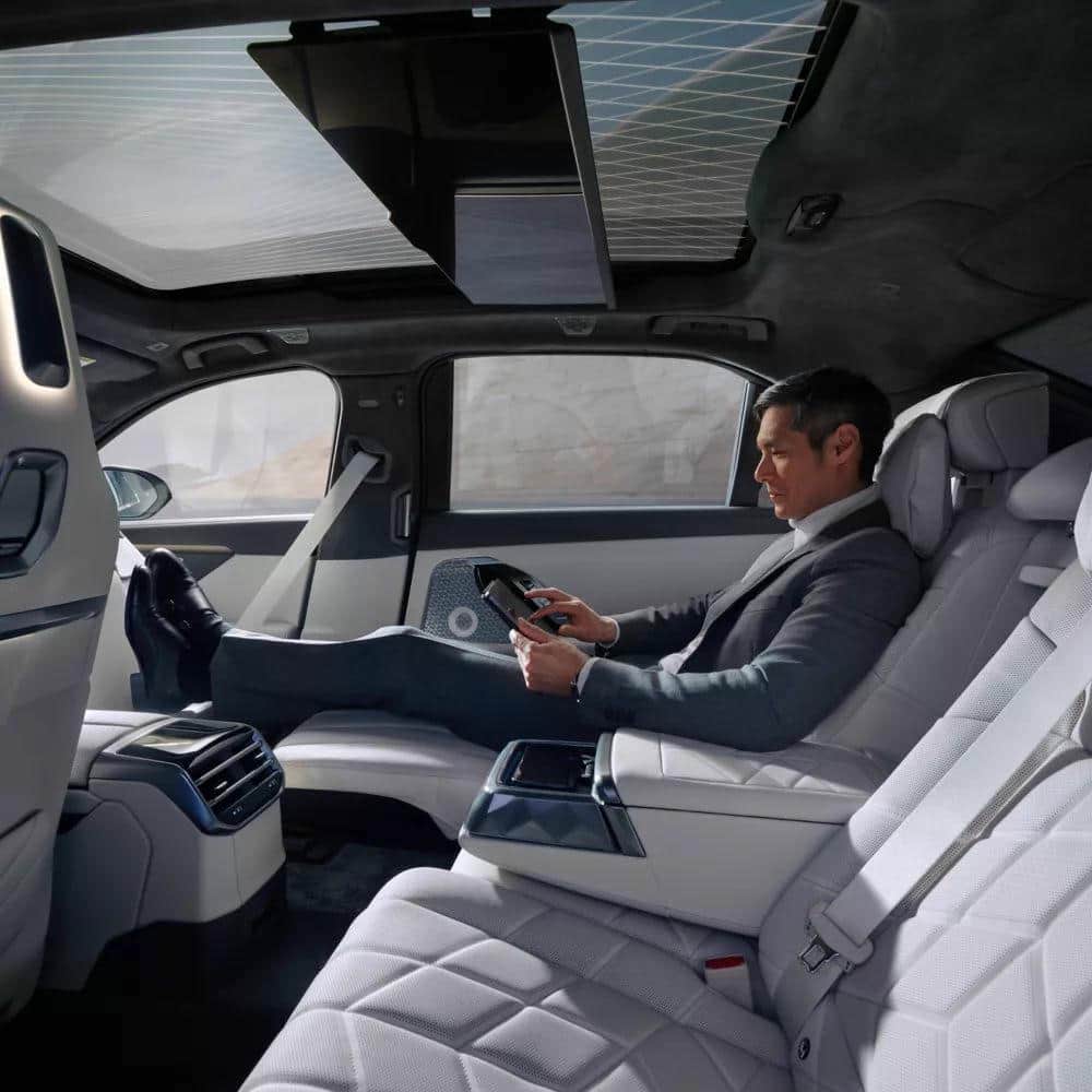 Новый BMW i7 фото 1