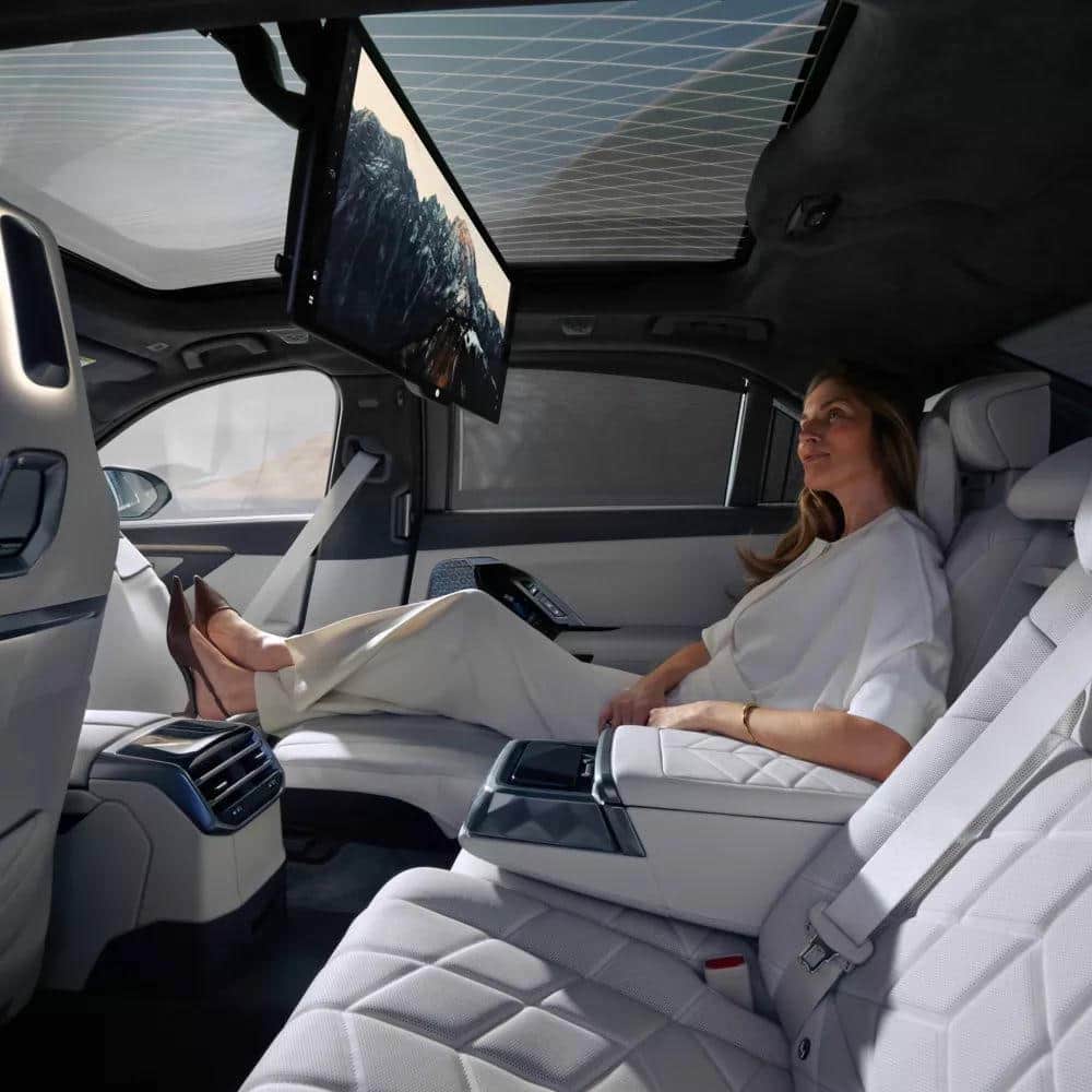 Новый BMW i7 фото 2