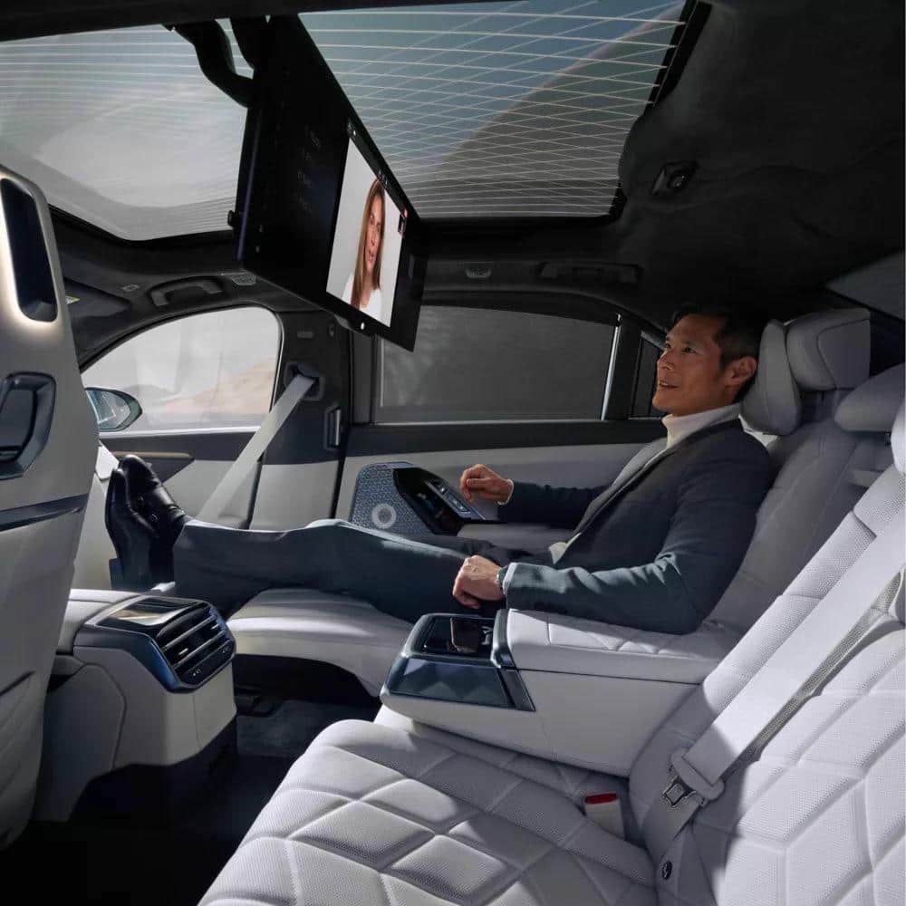Новый BMW i7 фото 2