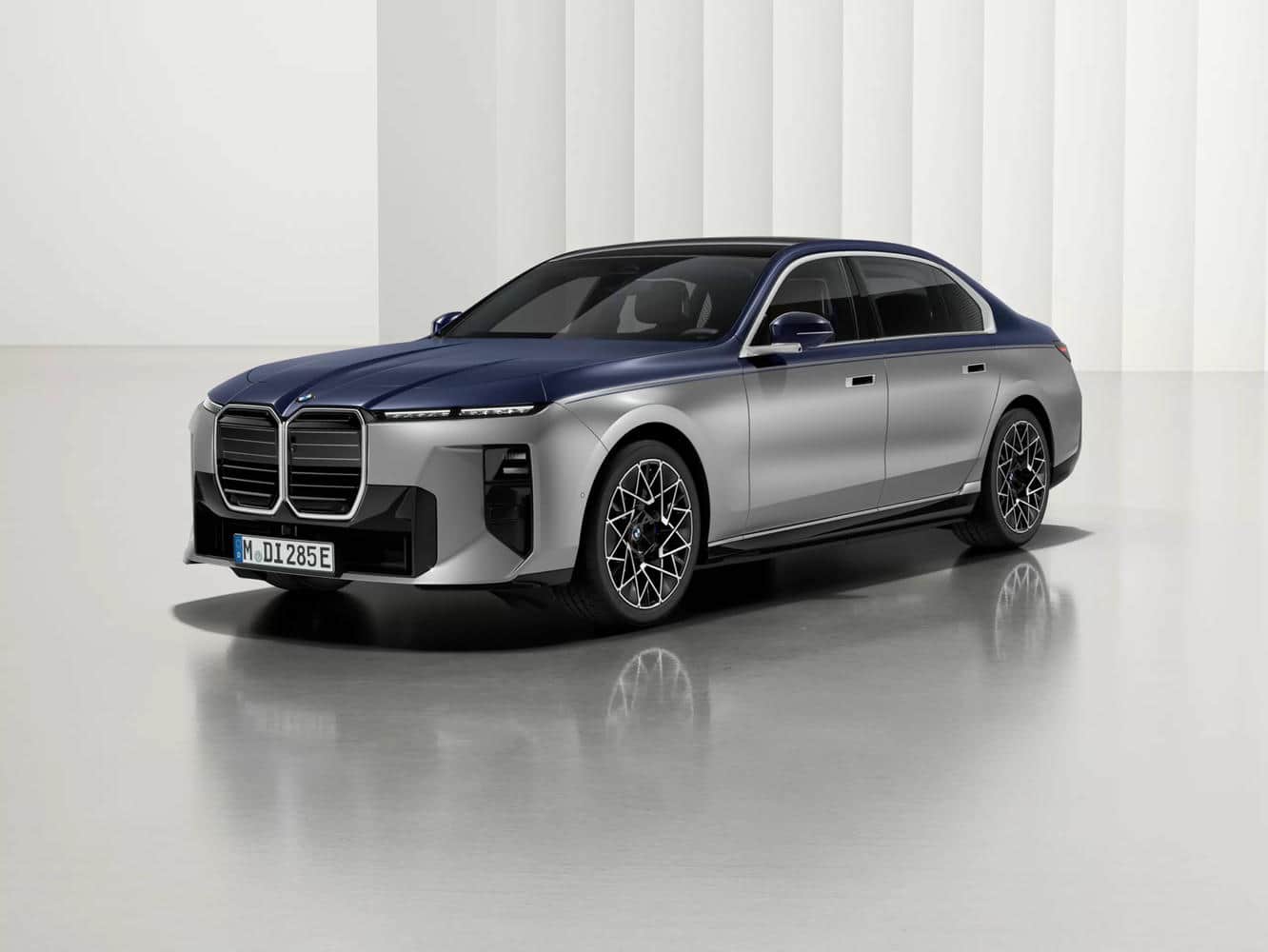 Новый BMW i7 фото 2