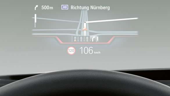 BMW Live Cockpit Professional с проекционным дисплеем